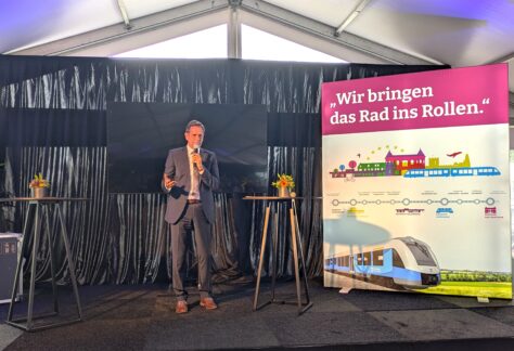 Symbolischer Startschuss für die Reaktivierung der Bahnstrecke Neuenhaus - Coevorden mit Niedersachsens Ministerpräsident Lies