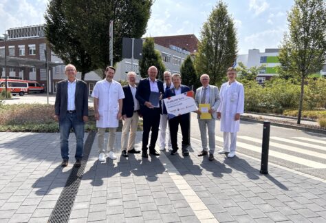 Neues Eltern-Kind-Zentrum: Minister Philippi überreicht Förderbescheid in Höhe von 73 Millionen Euro an Euregio-Klinik