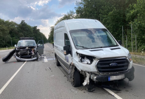 Zwei Kleintransporter auf B70 bei Lingen zusammengeprallt