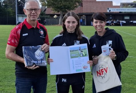 DFB zeichnet Theresa Blanke vom SV Heidekraut Andervenne für vorbildliches Verhalten aus